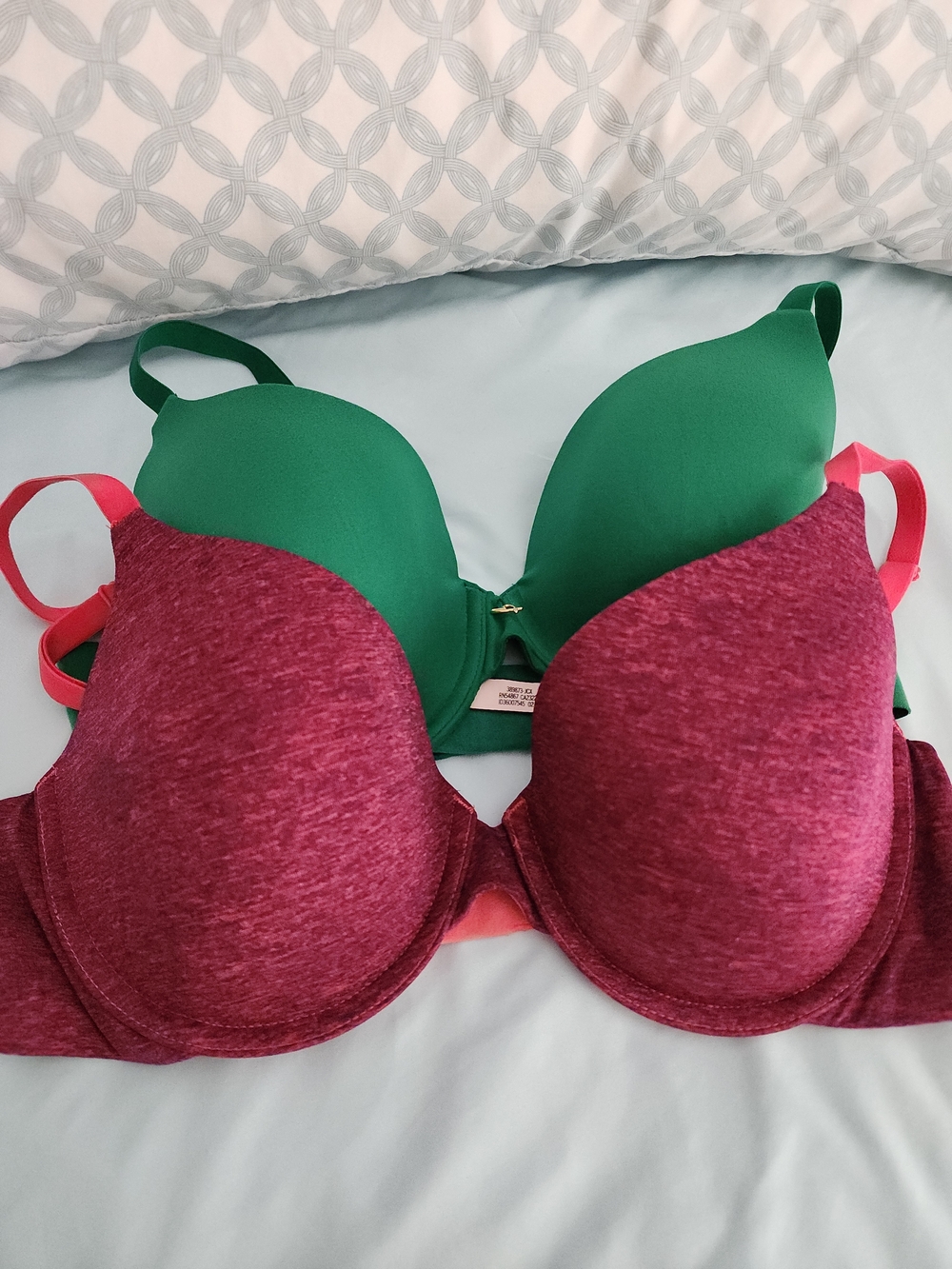 Victoria's Secret Bundle of 2 Green and Berry Masteform T-Shirt Bras